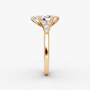 Pear Cut - Plain Band - Cluster Ring - 18 K Gold